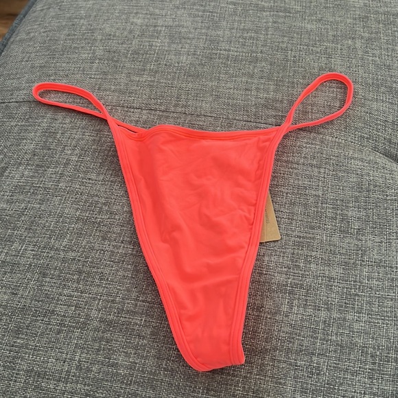 Skims Fit EveryBody T String Thong - Picture 6 of 8